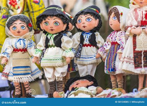 traditionele roemeense poppen stock afbeelding image  mooi gezicht