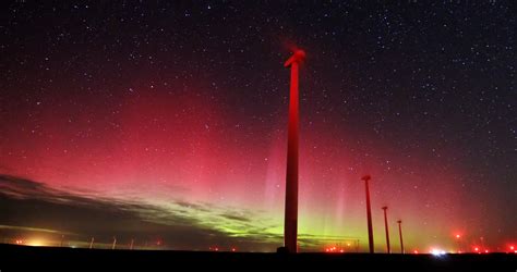 northern lights shine  colorado wind farm  rare appearance