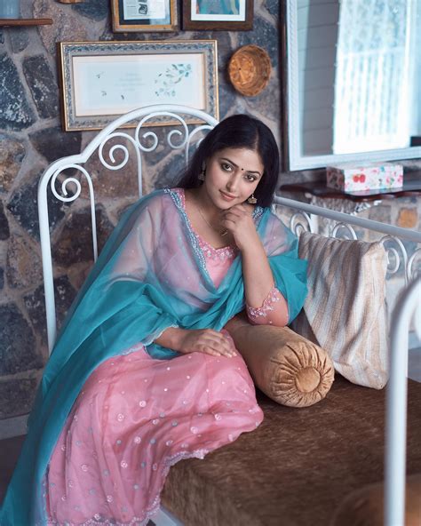 anu sithara in pink churidar with blue dupatta 001