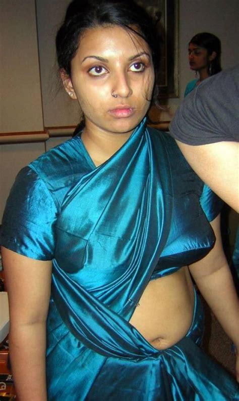 ciniextra masala aunty showing blouse without saree