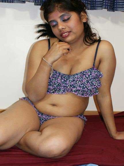 sexy photo dikha ke indian randi rupali ne lund hard kar diya