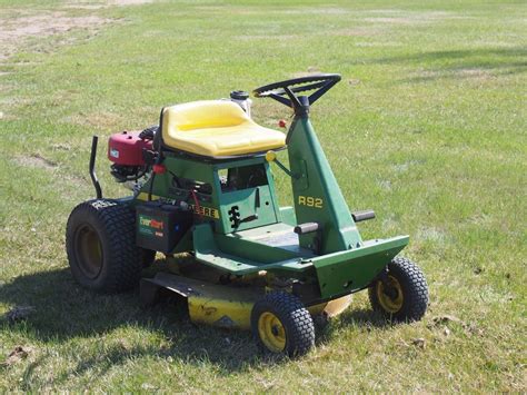 john deere  riding lawn mower   hp running