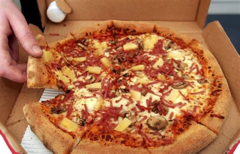 Disgruntled Domino S Customer Pays For £25 Pizza In 2p