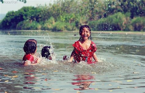5 Kegiatan Yang Dilakukan Anak Saat Bermain Di Sungai