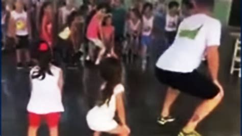 professores ensinam criancas  dancar funk  revolta os pais em ribeiropolis se youtube