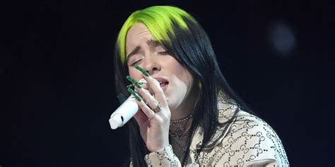 Watch Billie Eilish S 2020 Grammys Performance And Read Fan Reactions