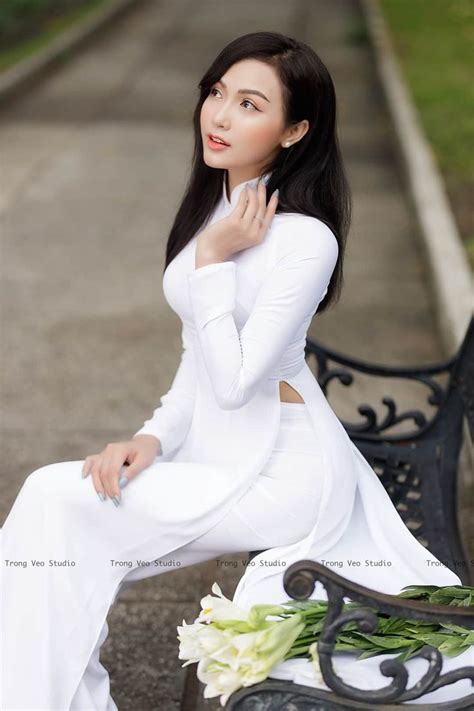 Pin By Lao Y On Ao D Ai Traditional Dresses Ao Dai Vietnamese Long
