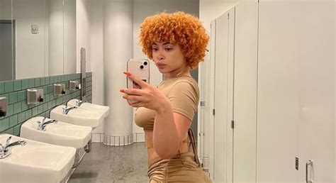ice spice s mom goes viral again over her looks after new pics surface