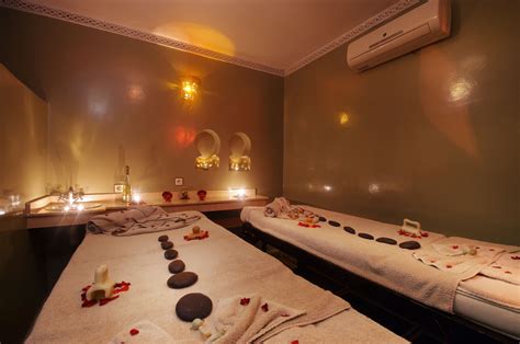 des massages relaxants aux huiles aromatiques aux bains de lalhambra