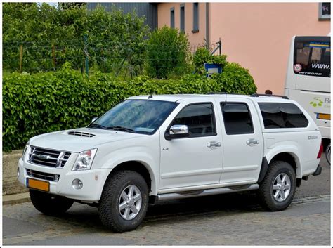 isuzu  max gelaendewagen aufgenommen   fahrzeugbilderde