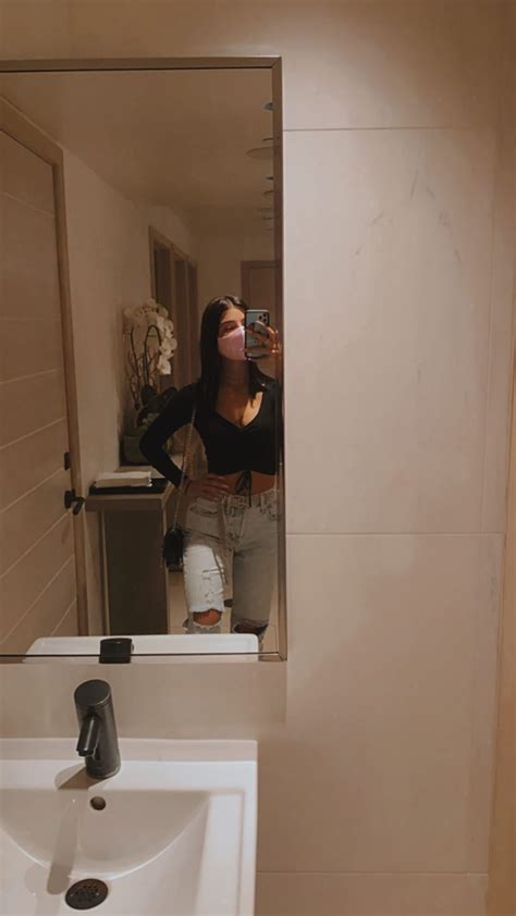 stories instagram in 2020 mirror selfie poses girl celebrities