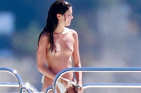 Celebrity Nudeflash Picture 2016 9 Original Sara Sampaio Topless