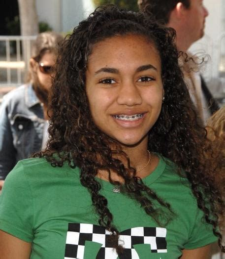 photo gallery actress paige hurd photo pic