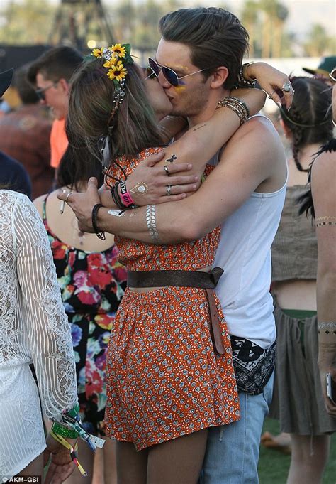 Sarah Hyland And Dominic Sherwood Show Major Pda At Coachella Daily