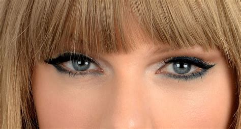 taylor swifts coolest eye makeup   glamour