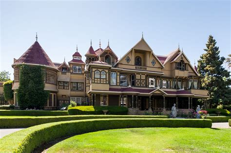 virtual    winchester mystery house   sofa