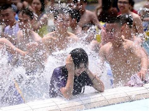 More Than 20 Women Got Molested In A Water Park In Vietnam What The