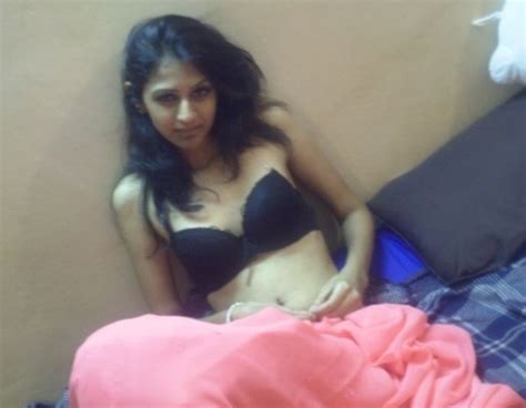 Sexhungry406 Sexy Desi India Cute Girl Stripping Saree