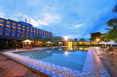 5 hotel keluarga strategis di padang dengan kolam renang di bawah rp500 ribu