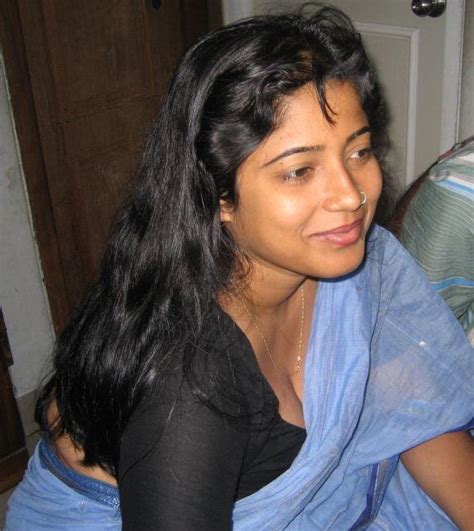 Indian Big Aunties Girls Bending Down To Show Hot Cleavages