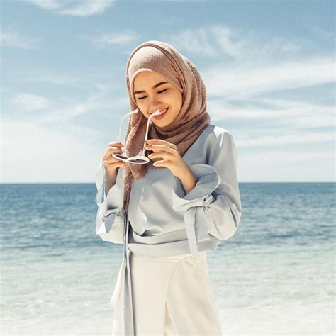 outfit   day hijab pantai  koleski terbaru ootd hijab fashion  pantai