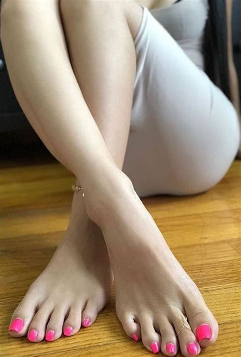 6 Beautiful Female Feet Article Faszom