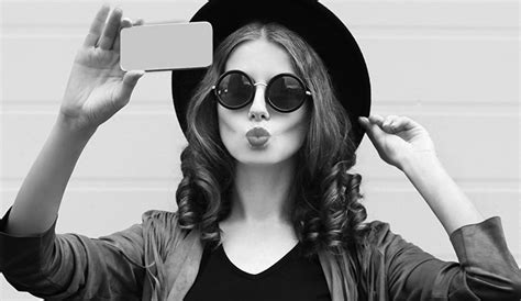 scientists link selfies to narcissism addiction and mental illness frame cosmetics