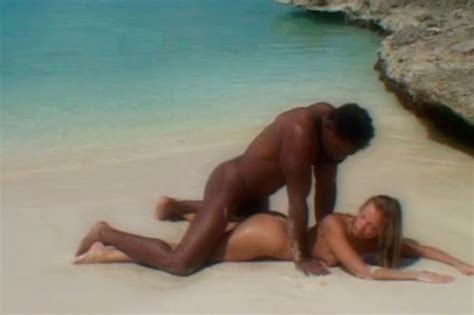 Horny Alissa Having Sex On The Beach With A Guy She First