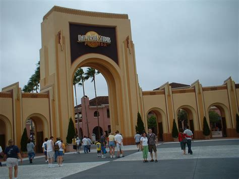 universal studios entrance photo