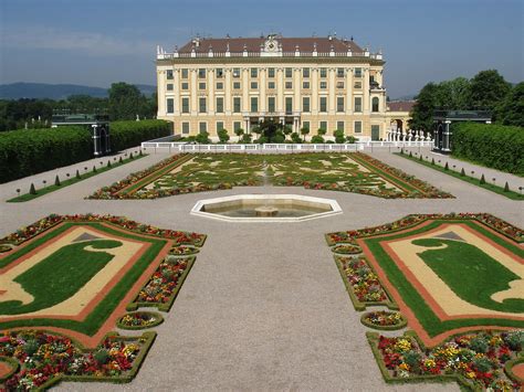schoenbrunn palace schloss schoenbrunn vienna travel guide