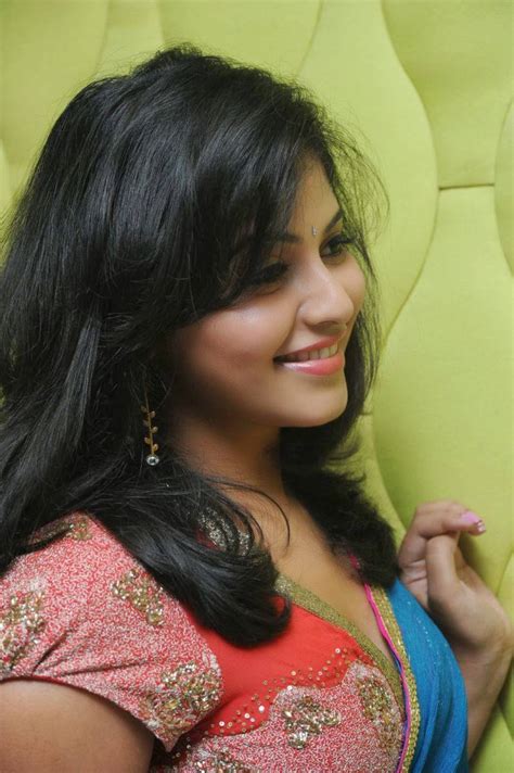 actress anjali hot smile stills in beautiful spicy saree cap