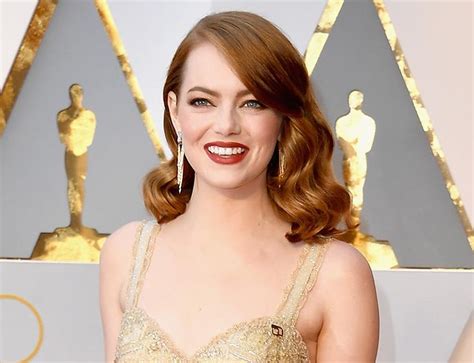 Emma Stone Wears Gold Givenchy Couture At The 2017 Oscars Elle Australia