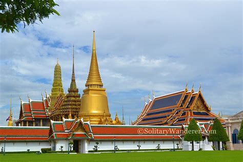 visit  grand palace  bangkok solitary wanderer