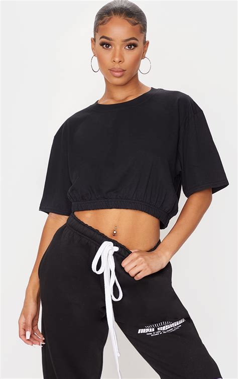 black cropped t shirt tops prettylittlething