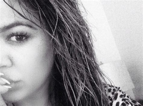 Khloe Kardashian Goes Makeup Free In Sexy Selfie