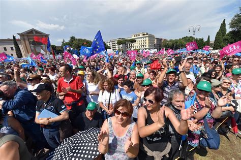 italy hundreds of thousands rally in rome against same sex marriage