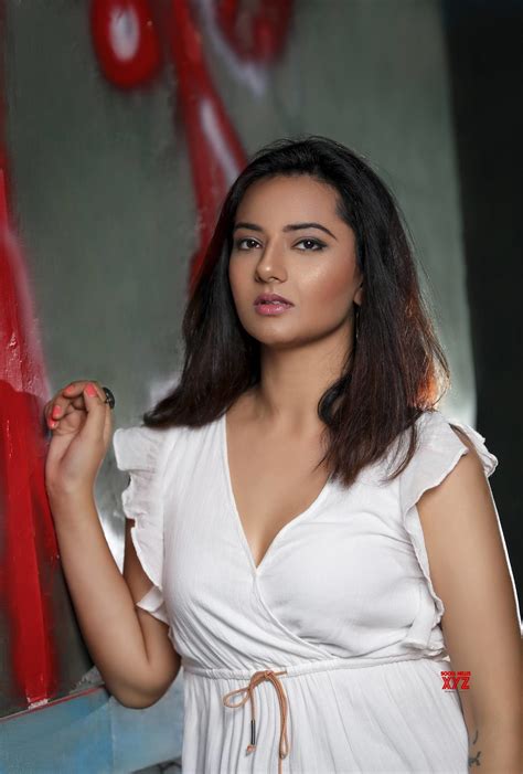 actress isha chawla new glamour hd stills social news xyz