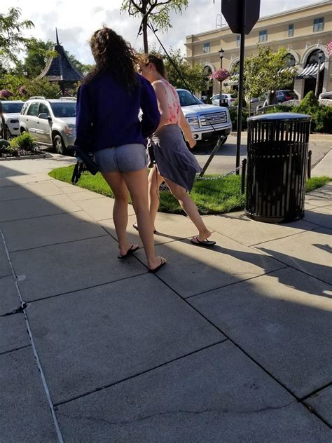 cute teen booty spotted outside the lululemon store