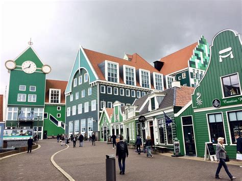 zaandam  city   netherlands feels  stepping   miniature village httpsifttt