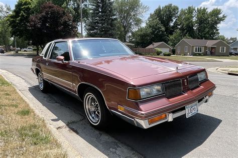 sold  owner  oldsmobile cutlass supreme classic brougham
