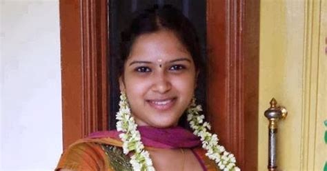 hot aunties gallery actress pictures gallery wallappers kerala traditional girl beautiful image