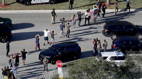 florida resource officer who didn t enter school during shooting