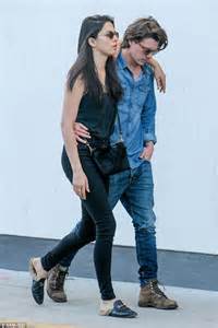Jessica Gomes And Xavier Samuel Spotted Kissing In La Daily Mail Online