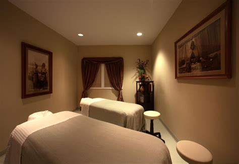 41 spa massage room