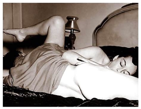 Old Vintage Sex Couple In Bed Set 1 9 Pics Xhamster
