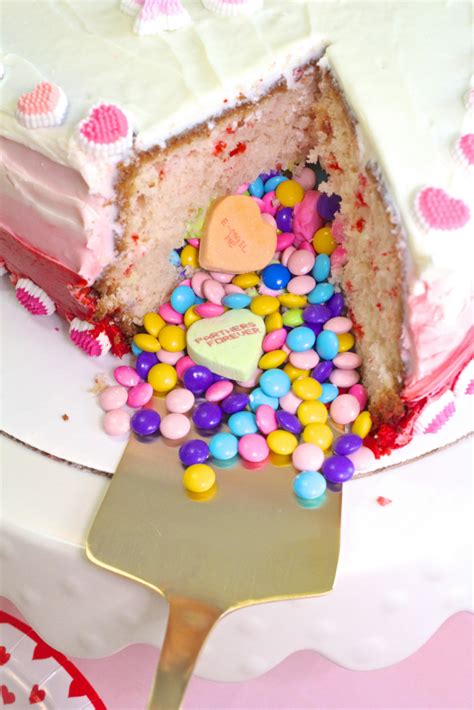 Yummy Valentine S Day Ombré Heart Piñata Cake