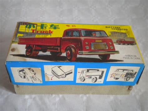 vintage red china tin toy me735 battery operated truck