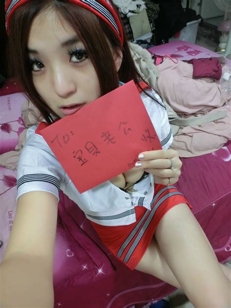 Taiwan Hot Lady So Sexy With Cute Uniform On The Bed Page Milmon Sexy