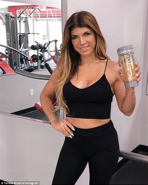 Teresa Giudice Shows Off Her Toned Physique On Instagram Daily Mail