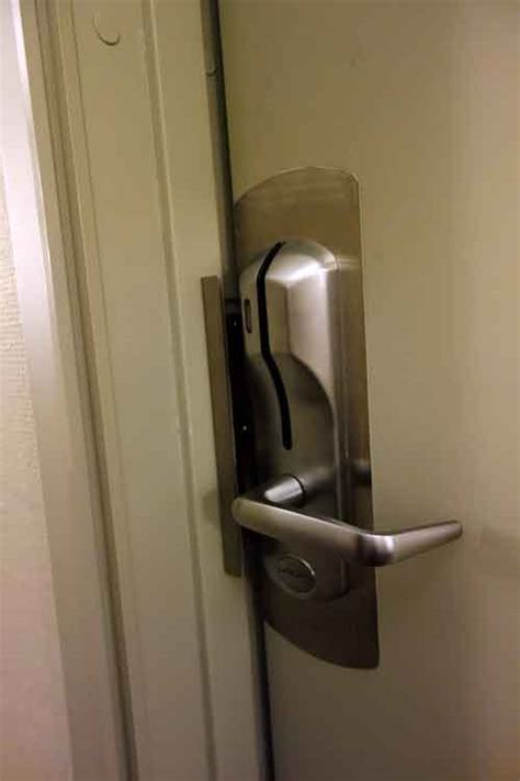 hotel security room door left open  housekeeping thiefhunters